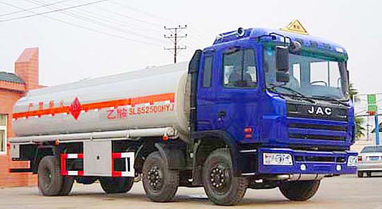 江淮前雙后單化工液體運(yùn)輸車